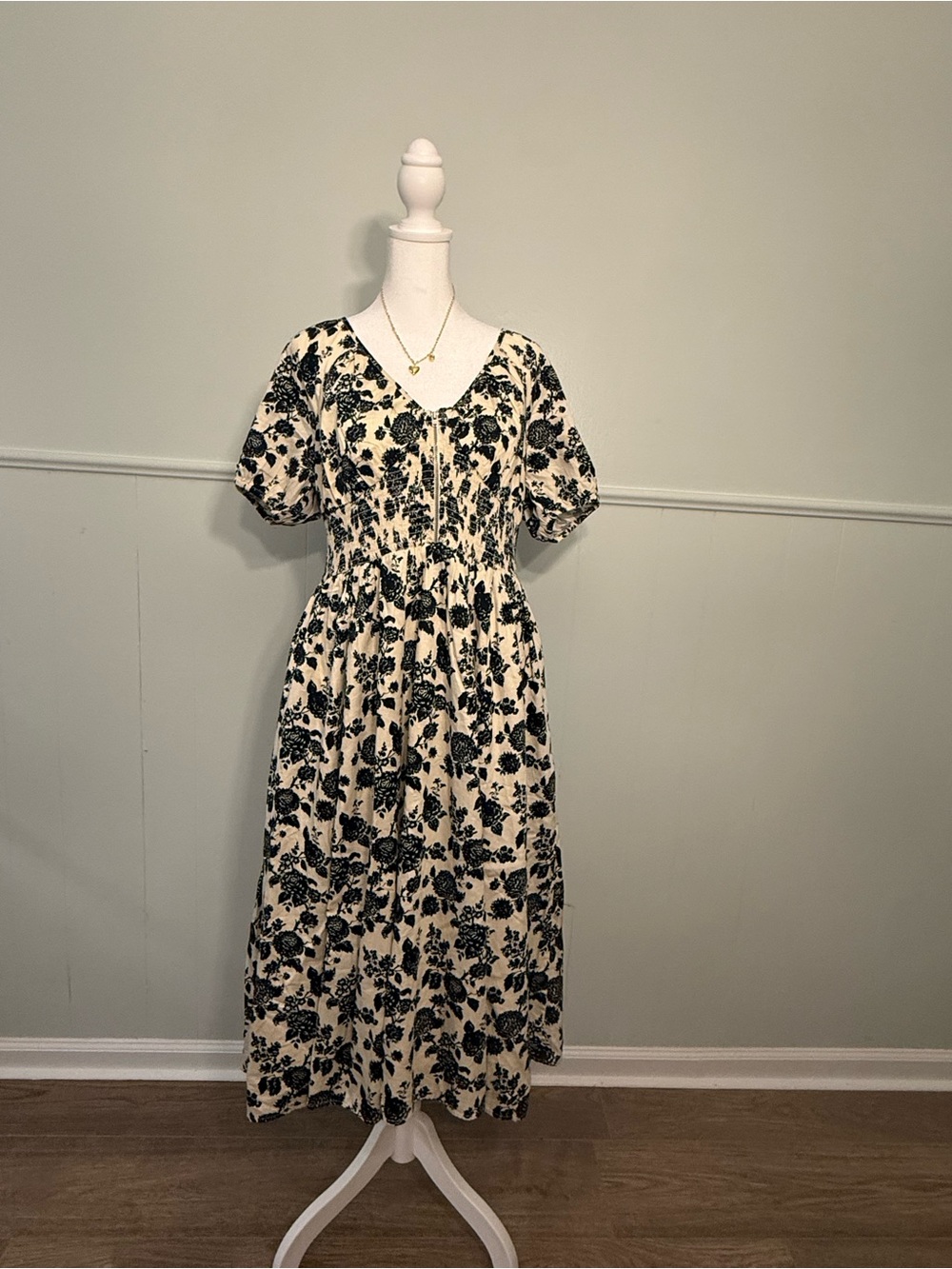 Black Floral Print Cream Maxi Dress size XL - Picture 2 of 5